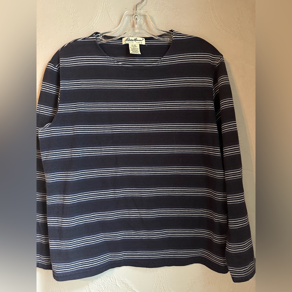 Eddie Bauer. Women’s shirt size small petite
